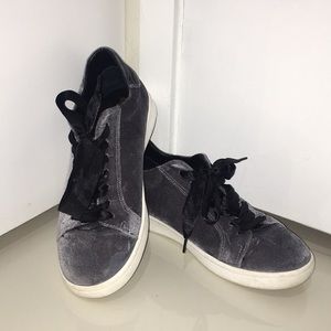 Swayed gray tennis shoes